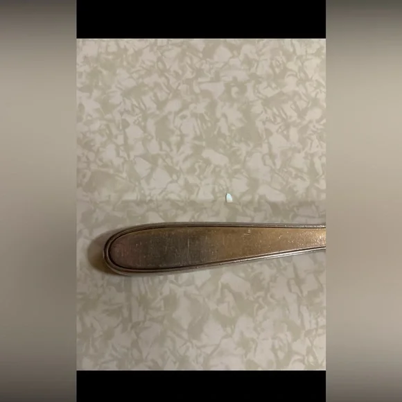 🌪️ Vintage Sterling Silver Butter Knife - Picture 7 of 9